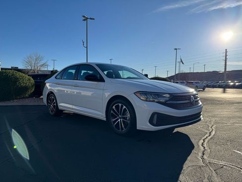 Used 2024 Volkswagen Jetta Sport image 1