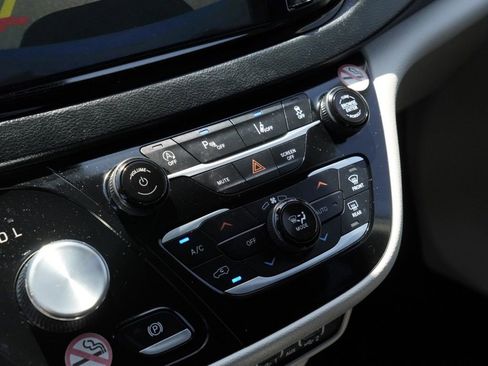 Certified 2023 Chrysler Pacifica Touring-L FWD image 16