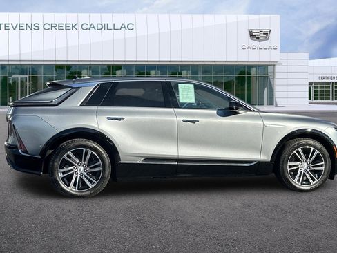 Certified 2025 Cadillac Lyriq Luxury image 2