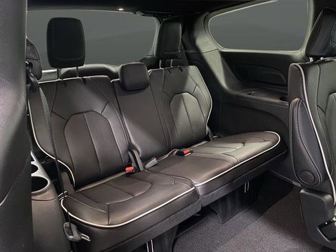 New 2026 Chrysler Pacifica Limited w/ Trailer Tow Group image 35