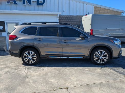 Used 2022 Subaru Ascent Limited AWD/4WD image 3