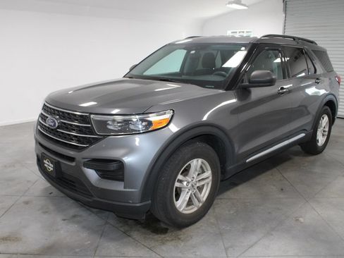 Used 2024 Ford Explorer XLT RWD image 4