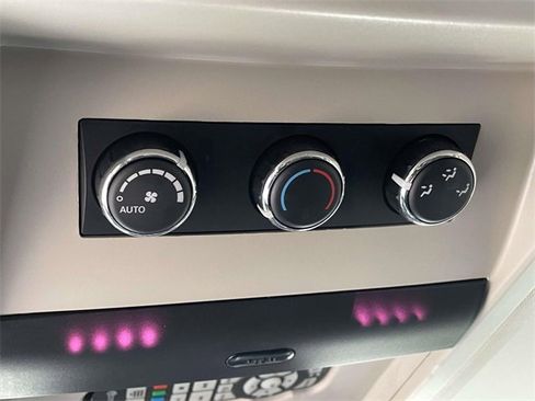 Used 2014 Chrysler Town & Country Touring image 13