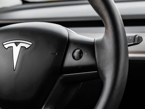 Used 2021 Tesla Model Y 2WD image 17