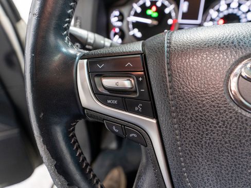 Used 2018 Toyota Land Cruiser image 26
