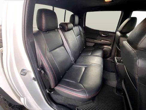 Used 2022 Toyota Tacoma TRD Off-Road image 19