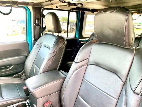 Used 2020 Jeep Wrangler Unlimited Sahara AWD/4WD image 12