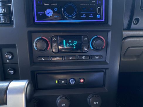 Used 2005 HUMMER H2 w/ Preferred Equipment Group image 3