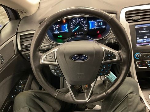 Used 2016 Ford Fusion SE image 18