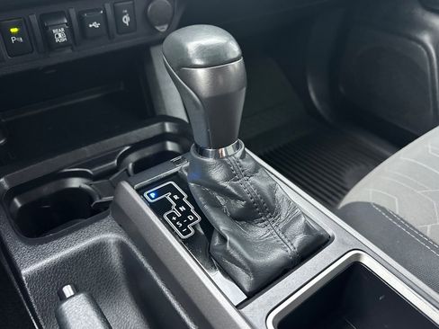 Used 2022 Toyota Tacoma TRD Off-Road image 20