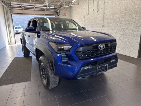 Certified 2024 Toyota Tacoma TRD Off-Road image 2