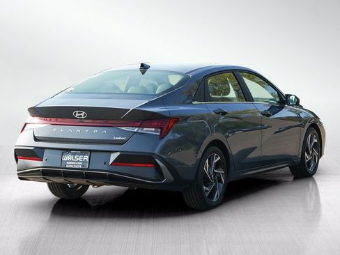 Used 2024 Hyundai Elantra Limited FWD image 5