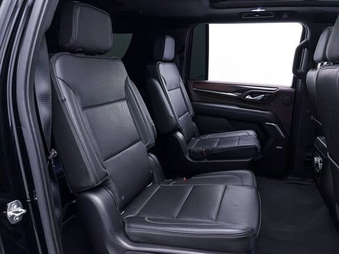 Used 2022 GMC Yukon XL Denali w/ Denali Premium Package AWD/4WD image 36