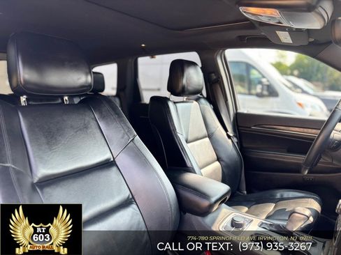 Used 2019 Jeep Grand Cherokee Limited AWD/4WD image 17