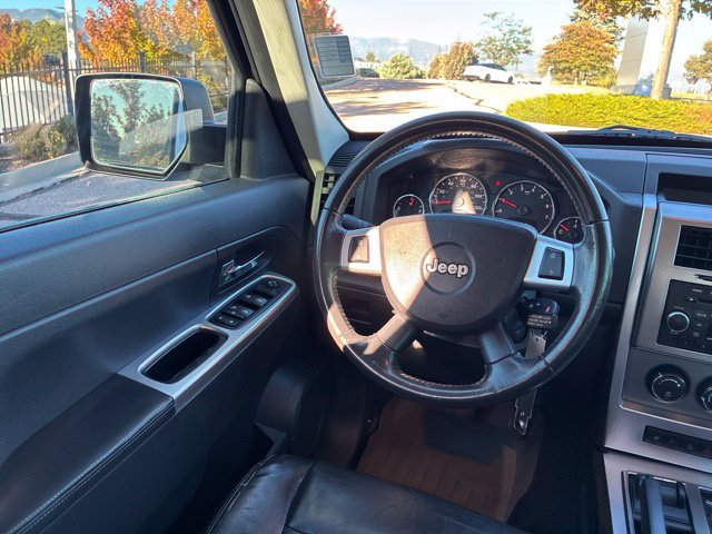 Used 2009 Jeep Liberty Limited w/ Premium Group AWD/4WD image 24