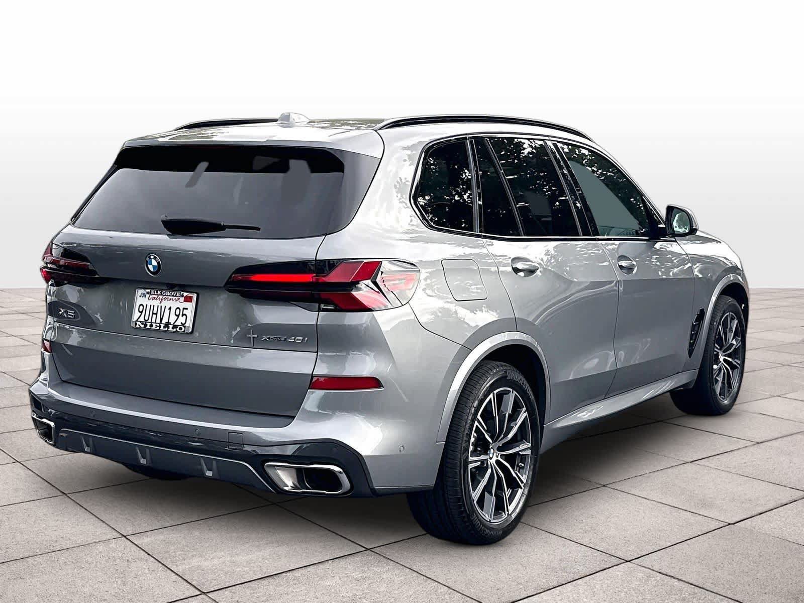 Used 2026 BMW X5 xDrive40i w/ M Sport Package AWD/4WD image 6