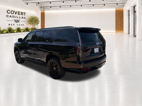 Used 2023 Cadillac Escalade ESV Sport w/ LPO, ONYX Package AWD/4WD image 11