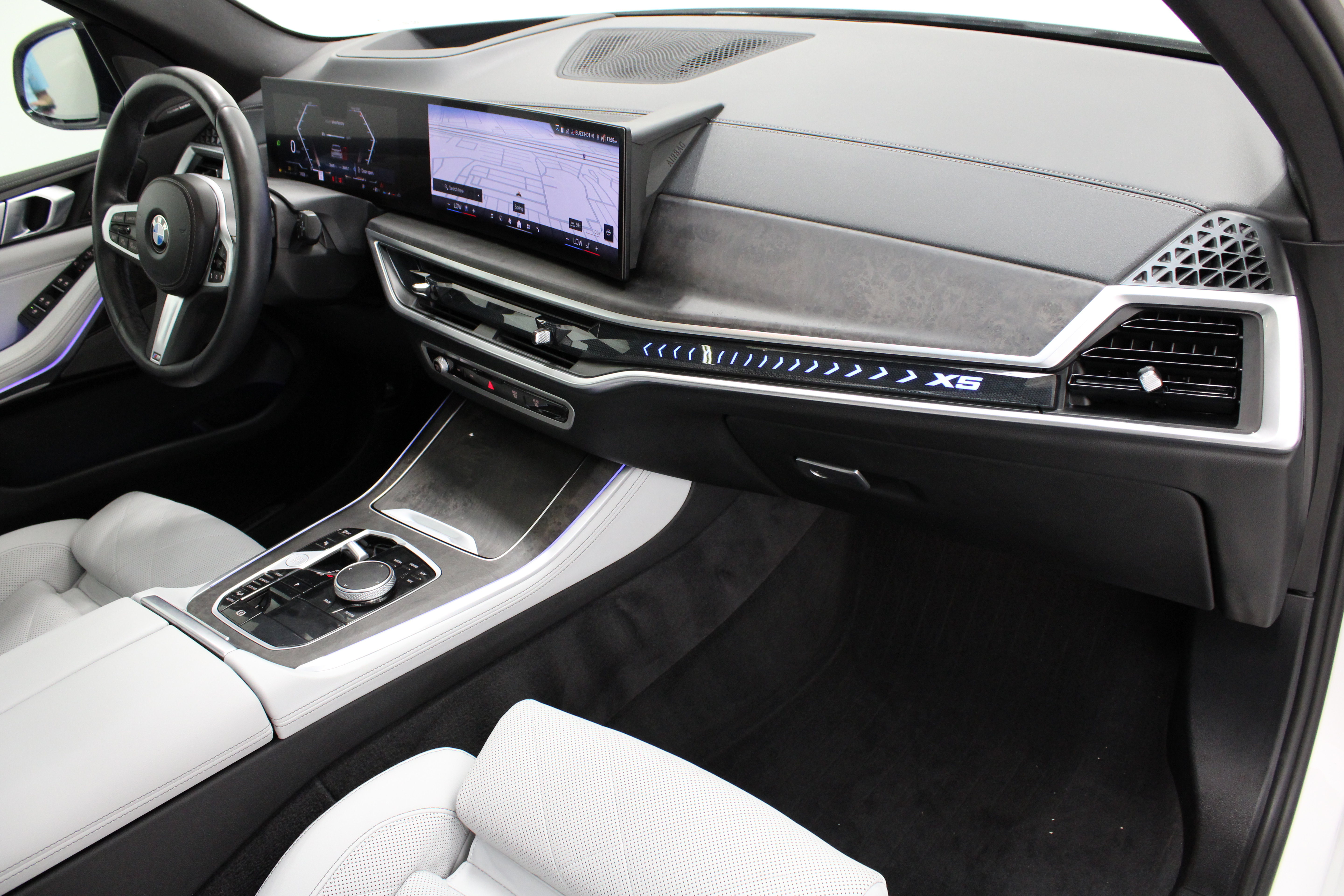 Used 2025 BMW X5 xDrive40i w/ M Sport Package AWD/4WD image 40