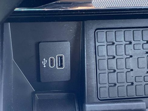Used 2025 Ford F150 Platinum w/ FX4 Off-Road Package AWD/4WD image 31