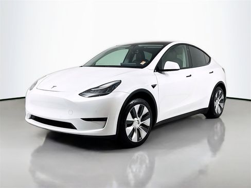 Used 2021 Tesla Model Y Standard Range image 1