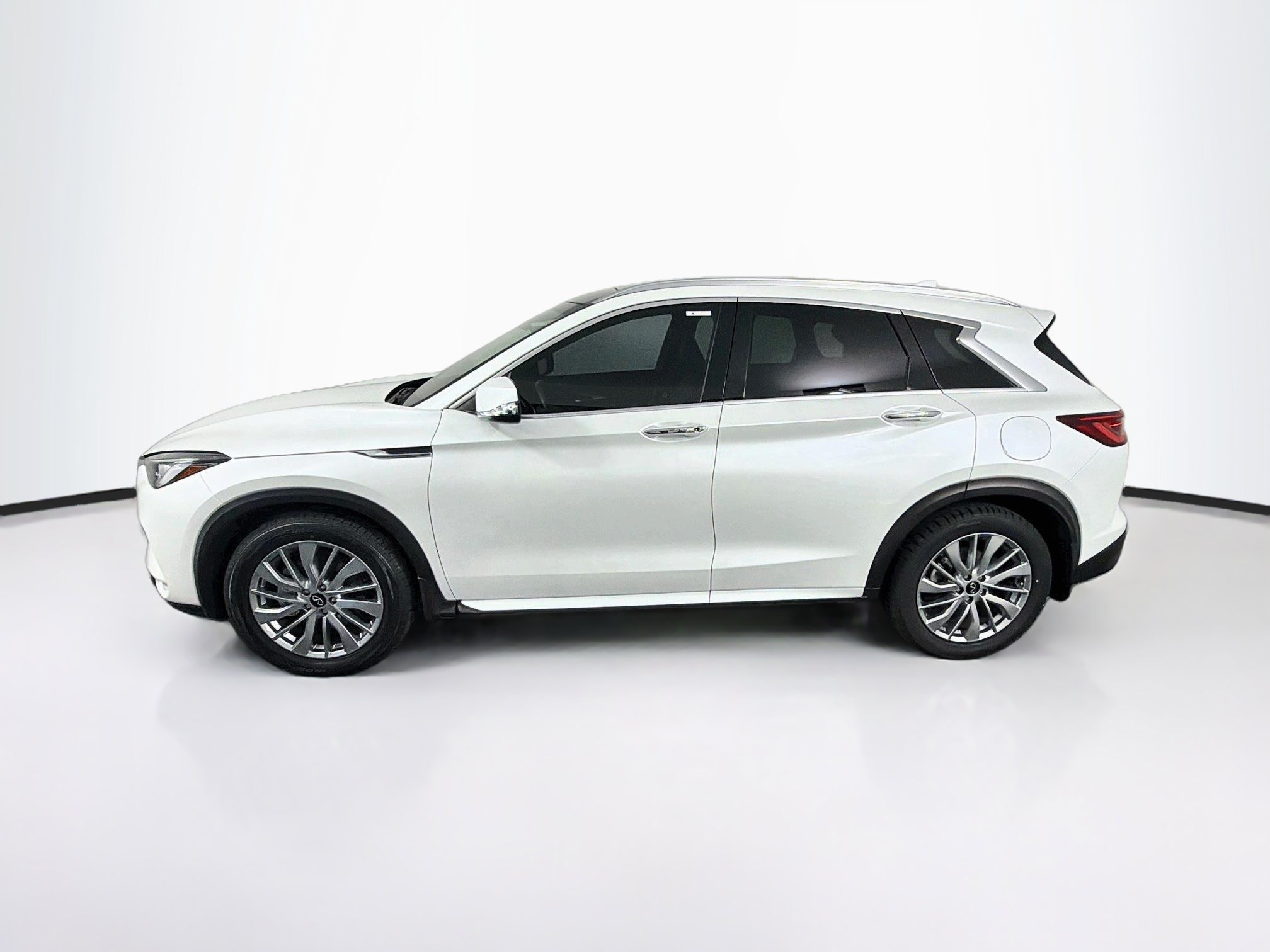 Used 2023 INFINITI QX50 Luxe FWD image 4