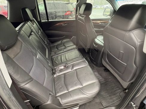 Used 2017 Cadillac Escalade ESV Luxury AWD/4WD image 30