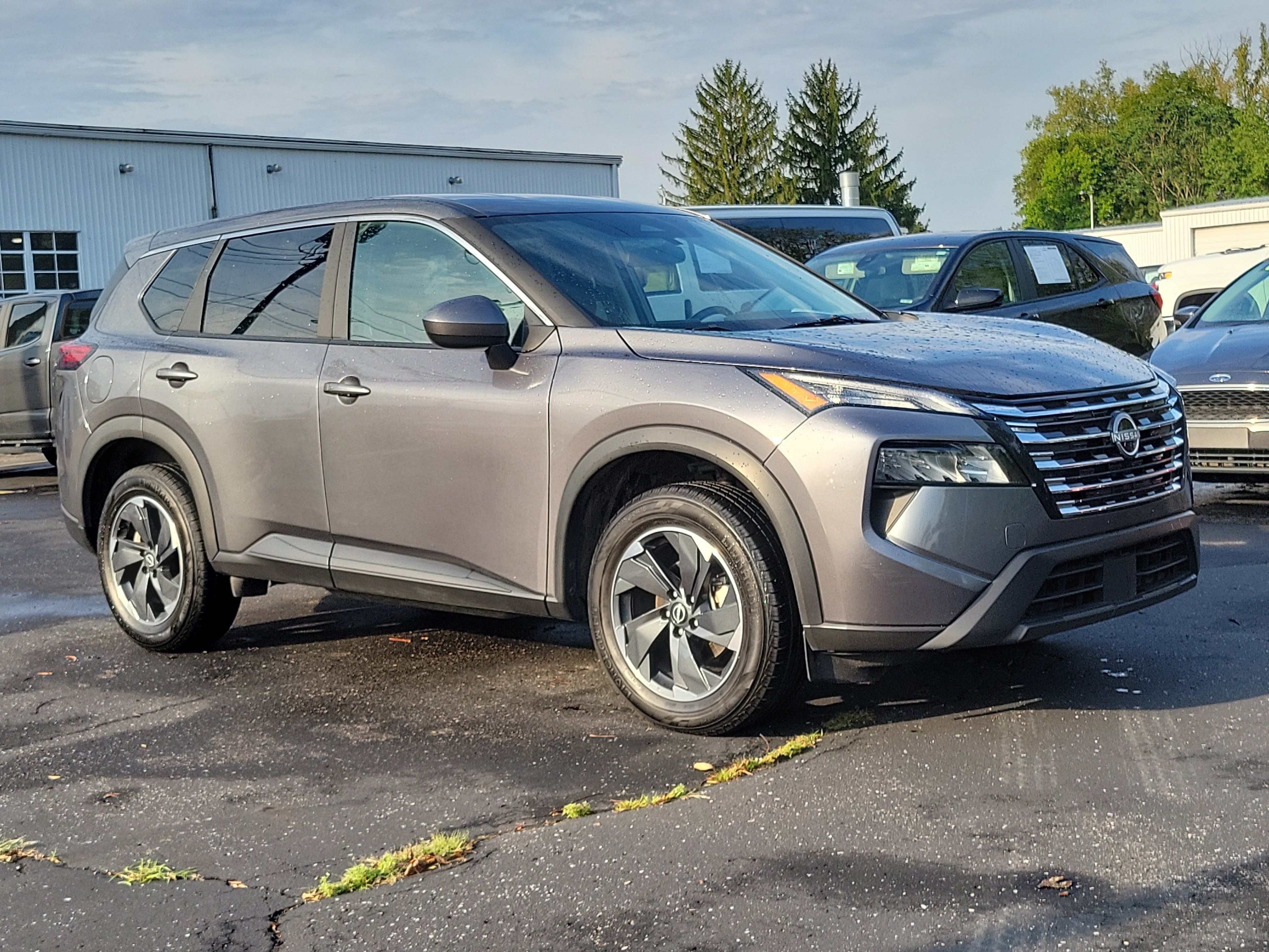 Used 2025 Nissan Rogue SV AWD/4WD image 31