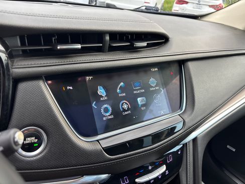 Used 2018 Cadillac XT5 Luxury w/ Driver Awareness Package FWD image 19