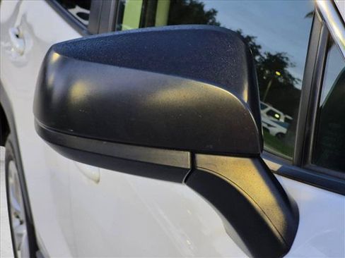 Used 2020 Toyota RAV4 LE FWD image 8