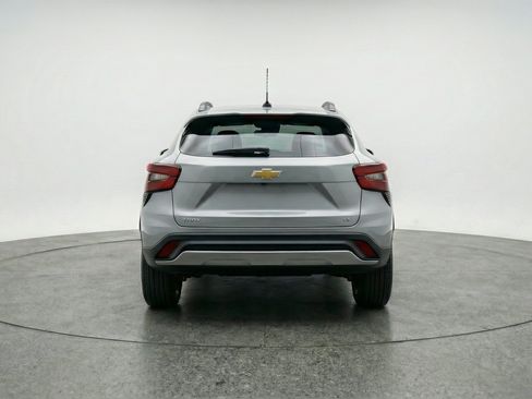 Used 2025 Chevrolet Trax LT FWD image 7