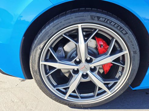 Used 2022 Chevrolet Corvette Stingray Premium Conv w/ Z51 Performance Package image 19