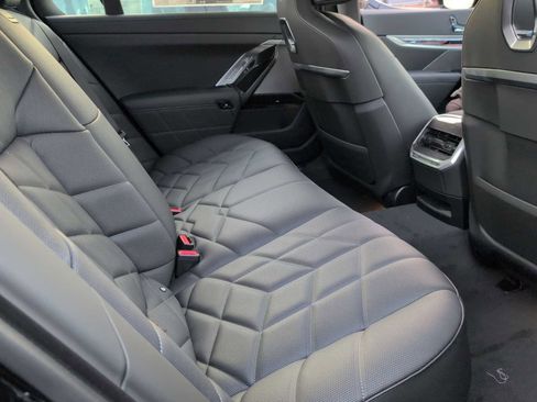 New 2026 BMW 750e xDrive w/ Premium Package image 20