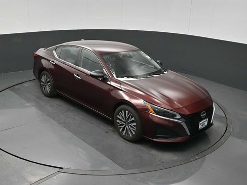 Used 2024 Nissan Altima 2.5 SV image 21