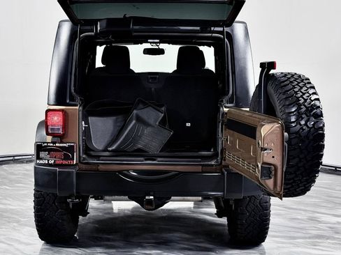 Used 2015 Jeep Wrangler Sport AWD/4WD image 36