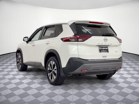 Used 2023 Nissan Rogue SV FWD image 3