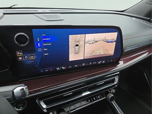 Used 2024 Chevrolet Traverse RS image 18