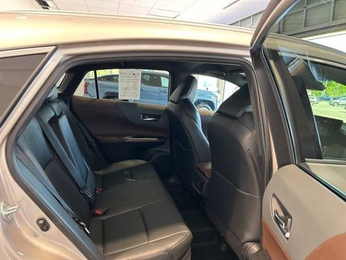 Used 2022 Toyota Venza XLE AWD/4WD image 17
