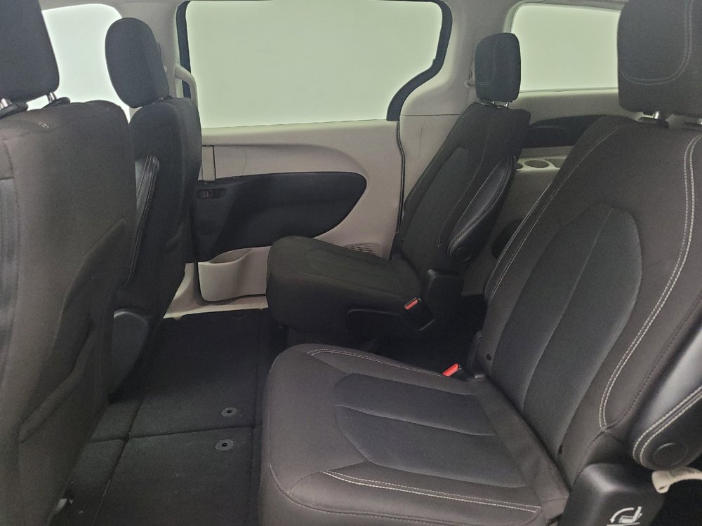 Used 2022 Chrysler Voyager LX FWD image 18
