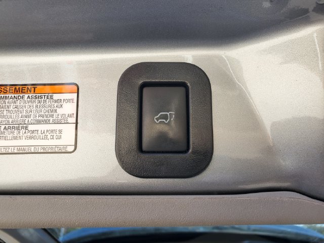 Used 2015 Toyota Sienna SE FWD image 7