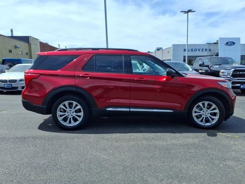 Used 2023 Ford Explorer XLT w/ Equipment Group 202A AWD/4WD image 5