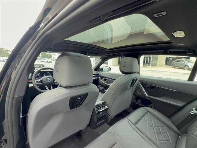 Used 2025 BMW 550e xDrive w/ Premium Package AWD/4WD image 26