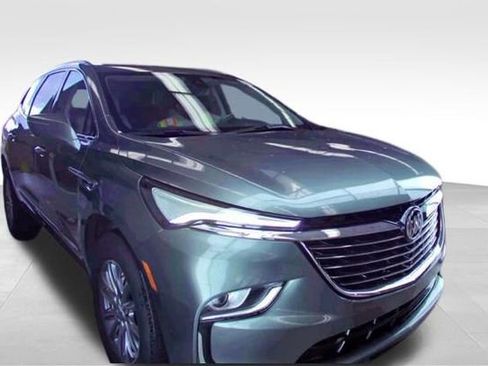 Used 2023 Buick Enclave Essence image 2