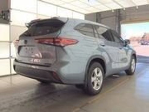 Used 2022 Toyota Highlander LE image 8