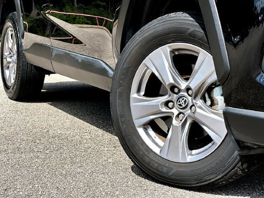 Certified 2025 Toyota RAV4 XLE AWD/4WD image 2