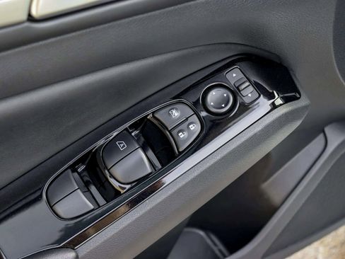 Used 2024 Nissan Altima 2.5 SR image 15