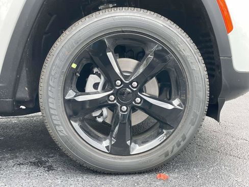 New 2025 Jeep Grand Cherokee Altitude image 36