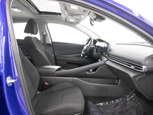Used 2025 Hyundai Elantra SEL FWD image 11