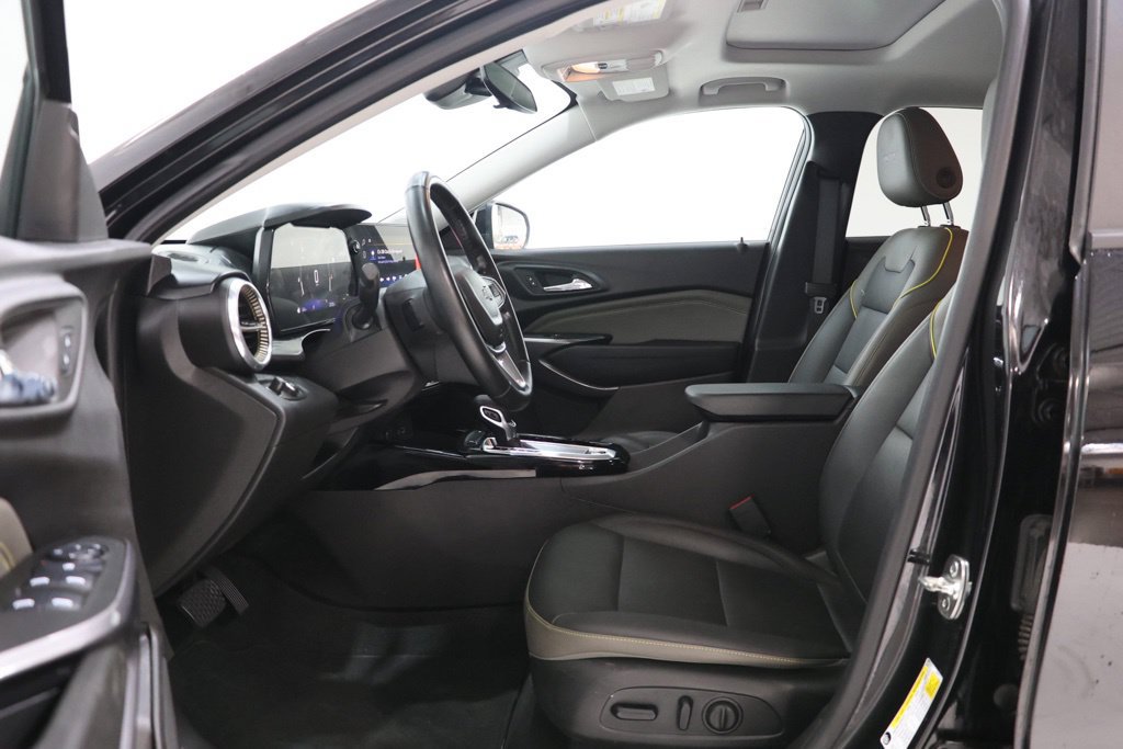 Used 2025 Chevrolet Trax ACTIV w/ Sunroof Package FWD image 15