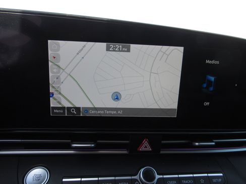 Used 2025 Hyundai Elantra SEL image 18