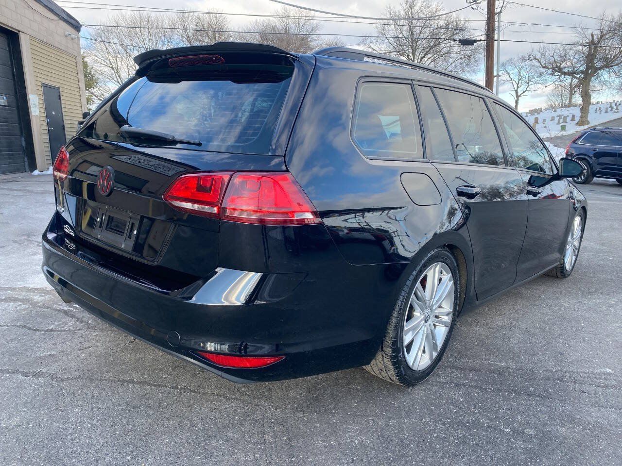Used 2015 Volkswagen Golf TDI SE FWD image 3